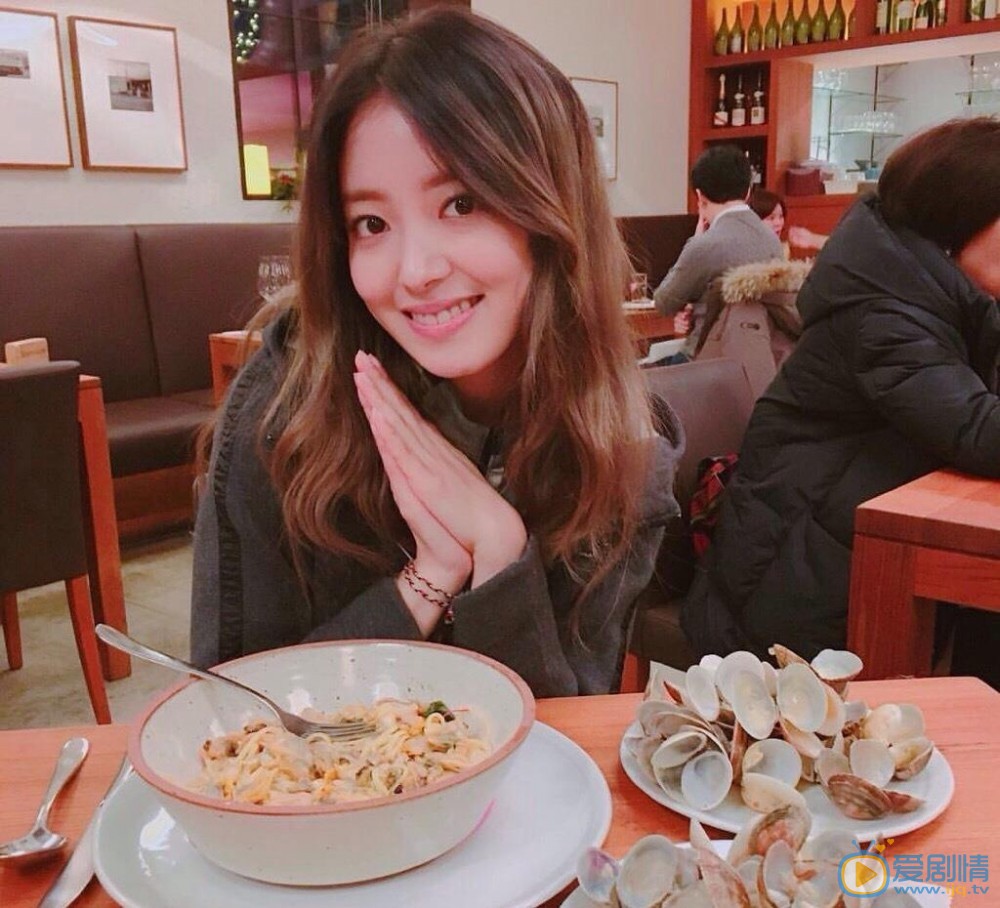 李世英生活照 李世英高清写真_李世英高清剧照
