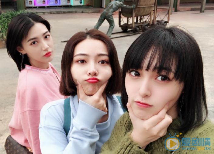 戴萌与人合照 戴萌高清写真_戴萌高清剧照