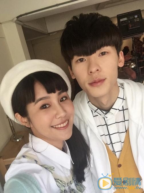 黄心娣与人合照 黄心娣高清写真_黄心娣高清剧照