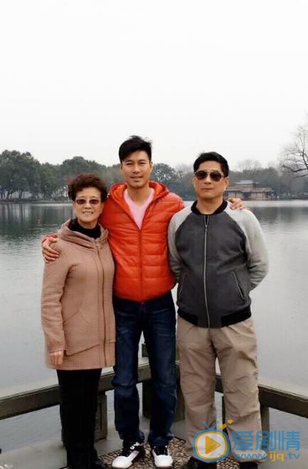 孙玮父母合照 孙玮父母合照