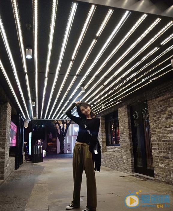 阿丽亚户外照片 阿丽亚高清写真_阿丽亚高清剧照