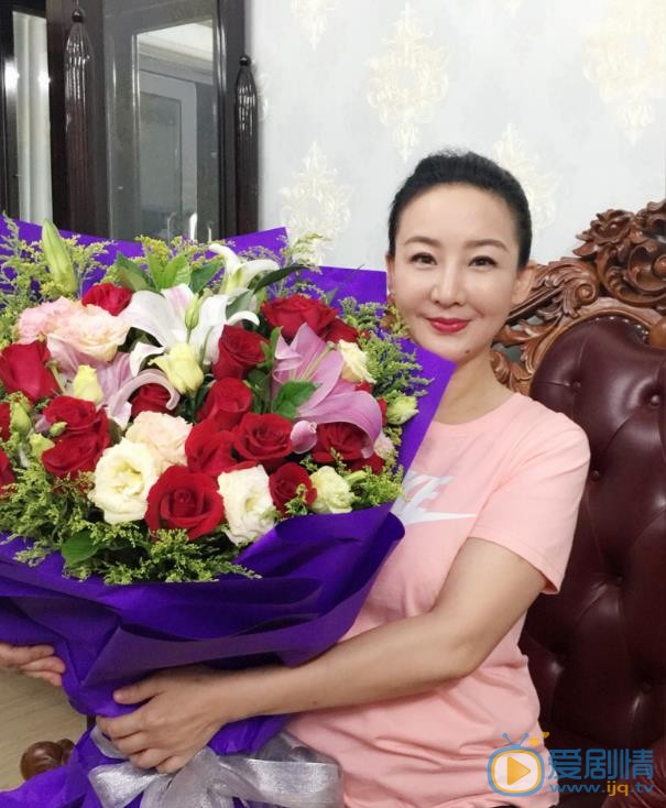 买红妹生活照 买红妹高清写真_买红妹高清剧照