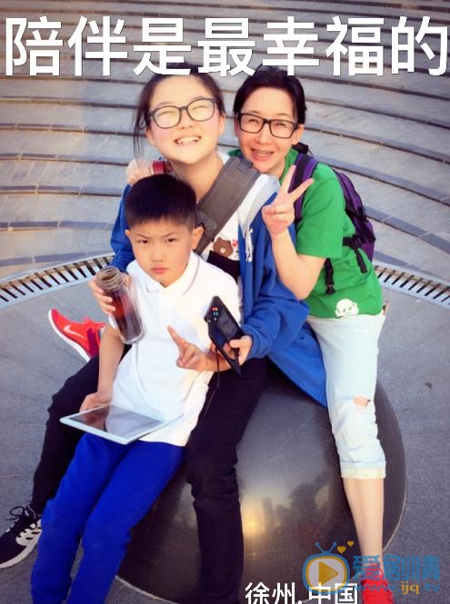 买红妹儿女合照 买红妹高清写真_买红妹高清剧照