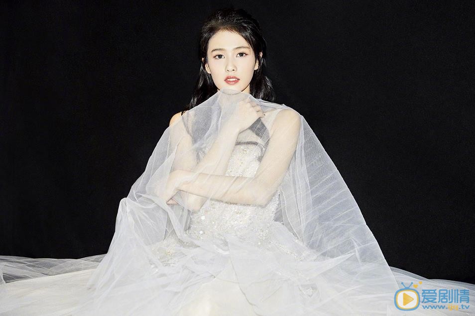 招摇路招摇是谁饰演的？路招摇饰演者白鹿个人资料、写真及生活照欣赏