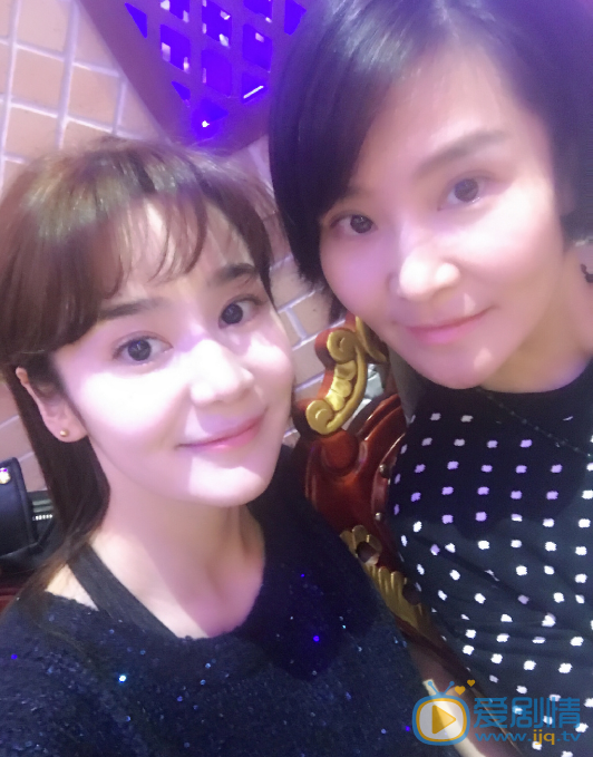 娜吉玛与妈妈合照 娜吉玛与妈妈合照