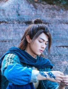 招摇厉尘澜为什么有青纹？厉尘澜的青纹又是怎么消失？