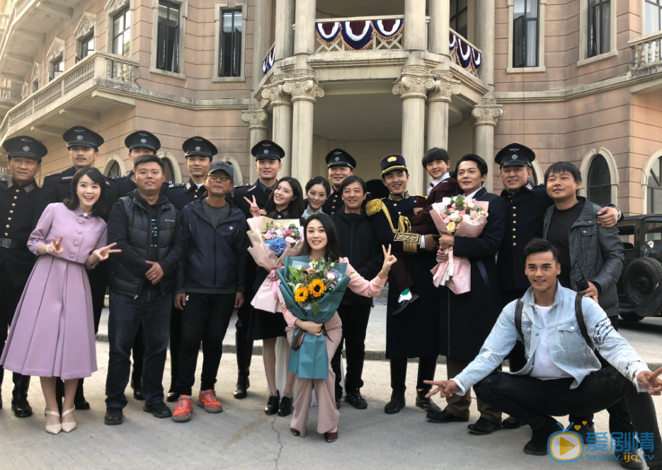 魏晓涵《一身孤注掷温柔》开机合照图片 魏晓涵高清写真_魏晓涵高清剧照