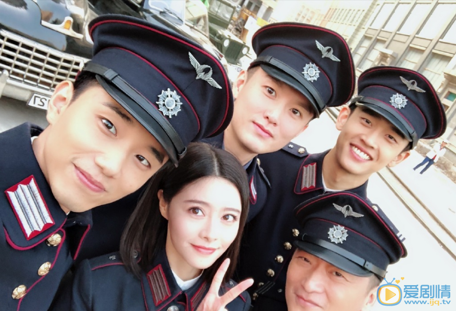 魏晓涵《一身孤注掷温柔》开机合照图片 魏晓涵高清写真_魏晓涵高清剧照