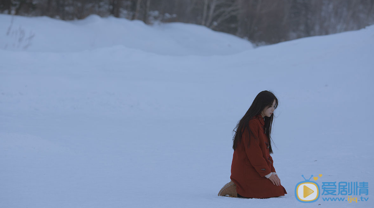 孙安可雪地红衣写真图片 孙安可雪地红衣写真图片