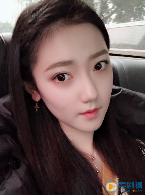 吴骦伊生活照
