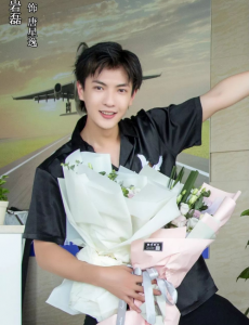等等啊我的青春唐星逸的扮演者是谁？唐星逸是个游戏天才