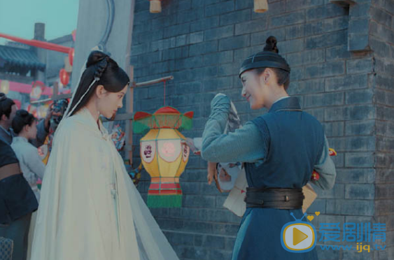 新白娘子传奇小青的身份是什么？她和东海龙王是什么关系？