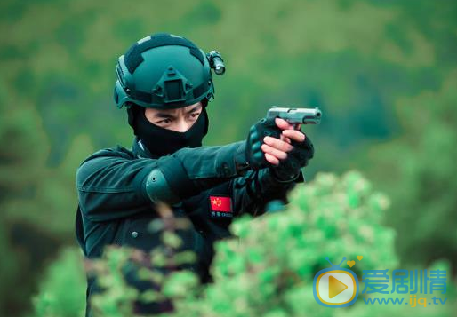 《一场遇见爱的旅行》陈晓化身热血警察，揭露腹黑男本质