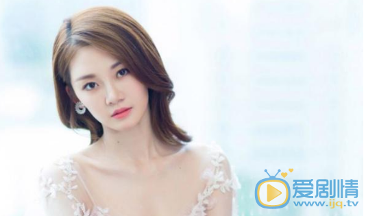 窦骁新剧《爱上你治愈我》即将开播，这部剧的女主角是谁？