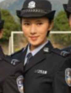 李露西
