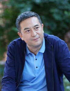 张嘉译闫妮新剧少年派曝剧照 再度合作上演互怼夫妻演绎家庭酸甜