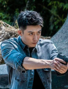 破冰行动水伯是什么人？他和李飞是什么关系？