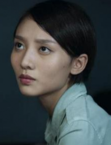 破冰行动马雯为什么会变成植物人？是谁打伤了她？
