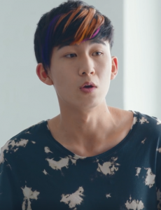 何笑