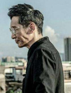 破冰行动林耀东离开前为什么要看着林宗辉的尸体？他后悔了吗？