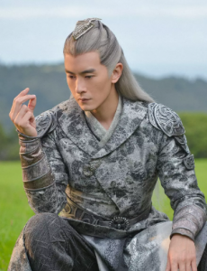 爵迹临界天下银尘喜欢谁？银尘跟谁是CP？