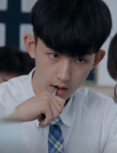 少年派钱三一的父亲钱玉锟为什么这么讨厌自己的妻子裴音？