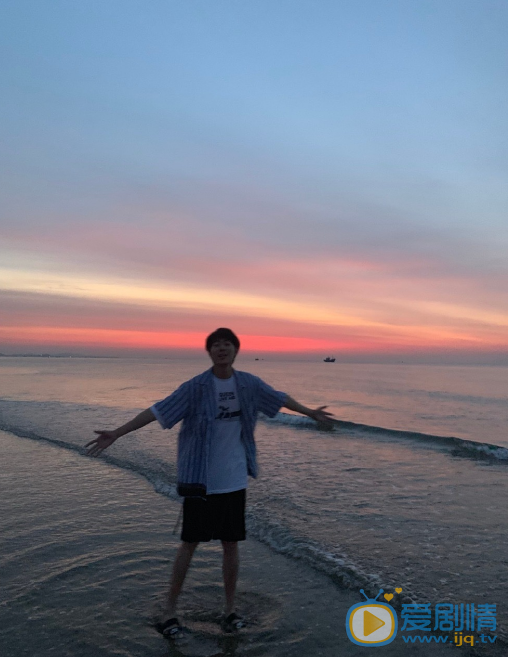 刘胤君海边帅气照 刘胤君海边帅气照