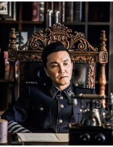 神探柯晨白柳和孙满堂是什么关系？
