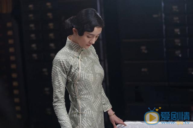 电影《解放了》造型首曝光 杨幂旗袍装获赞连连
