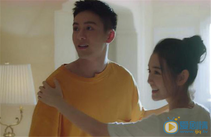 带着爸爸去留学黄小栋的身世是什么？他不是黄成栋亲生的吗？ 