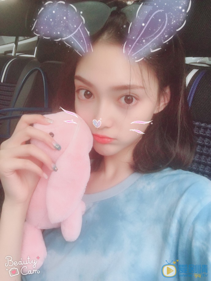 盛蕙子甜美图片