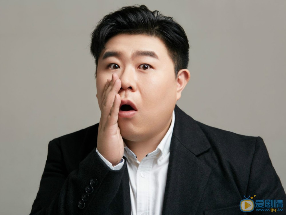 刘恩尚俏皮西装写真图片 刘恩尚俏皮西装写真图片