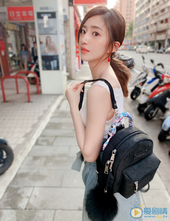 谢翔雅街拍照图片