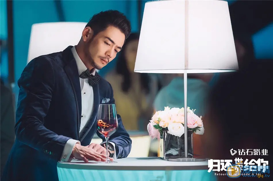 归还世界给你陆淮扮演者是谁？最后的结局怎么样？