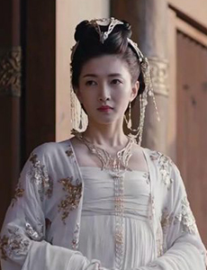 九州缥缈录宫羽衣和百里景洪是什么关系？