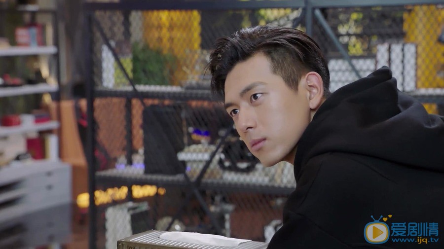 亲爱的热爱的韩商言为什么要退出索罗战队？他为什么要退役？