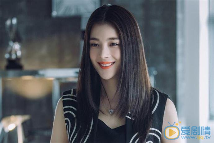 归还世界给你岑未是由谁饰演的？她的饰演者是谁？