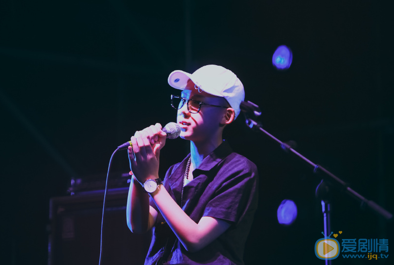 郑博彰舞台照 郑博彰高清写真_郑博彰高清剧照