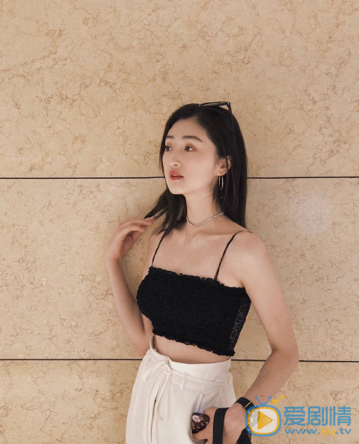 曹玥瑶甜美写真
