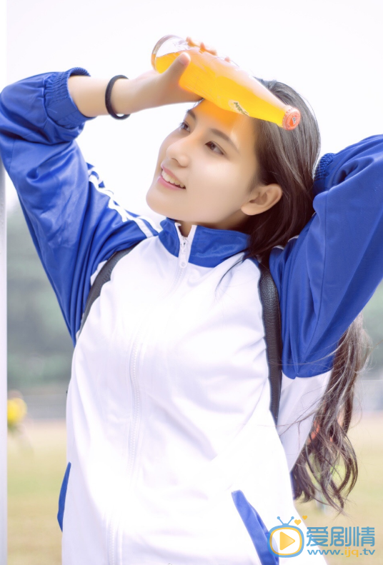 唐菲校服写真图片 唐菲高清写真_唐菲高清剧照