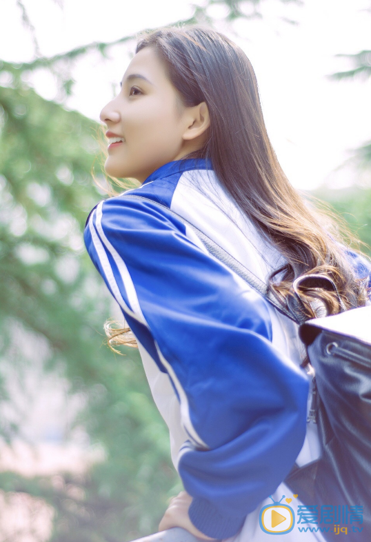 唐菲校服写真图片 唐菲高清写真_唐菲高清剧照