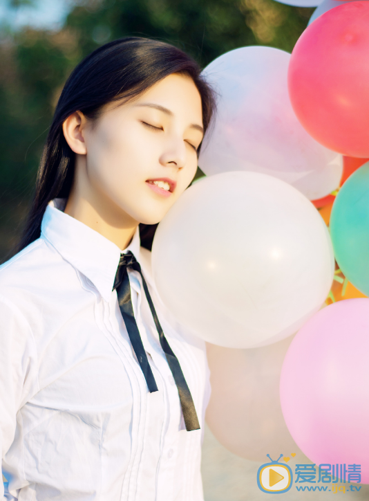 唐菲校服写真图片 唐菲高清写真_唐菲高清剧照