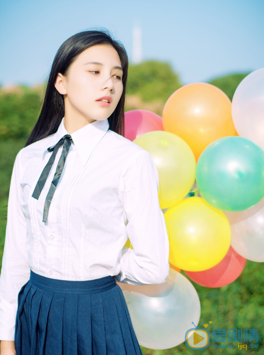 唐菲校服写真图片 唐菲高清写真_唐菲高清剧照