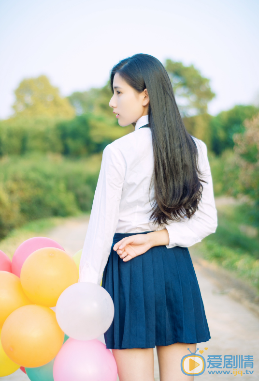 唐菲校服写真图片 唐菲高清写真_唐菲高清剧照