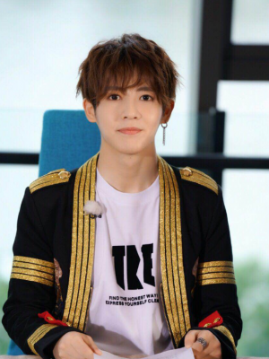 苟晨浩宇