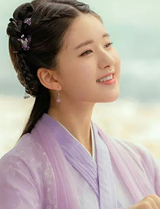 天雷一部之春花秋月春花的真实身份是什么？