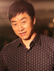贺春年