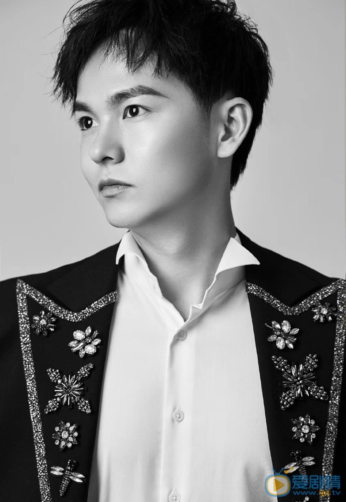 王成明黑白写真图片