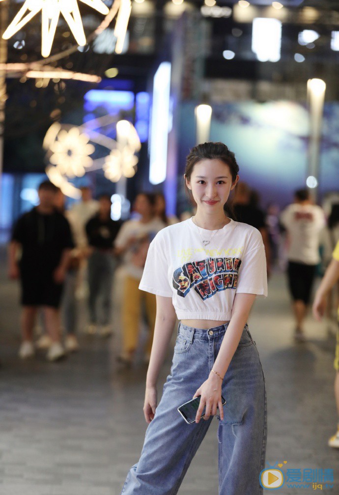 杨潇然街拍图片集 杨潇然高清写真_杨潇然高清剧照