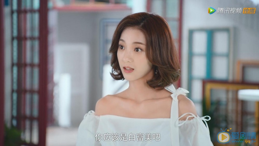 外星女生柴小七柴姐是由谁饰演的？她是一个怎样的人？